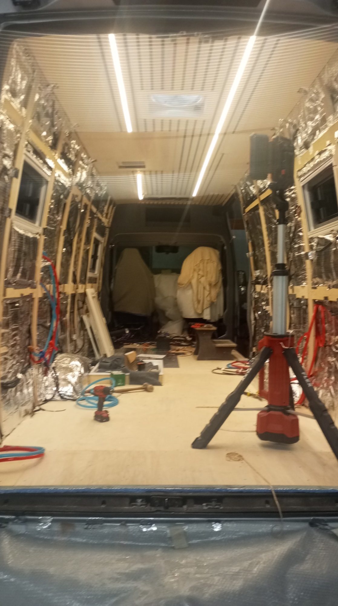 PLafond latte avec Led intégré fabrication sur mesure dans notre atelier d'agencement